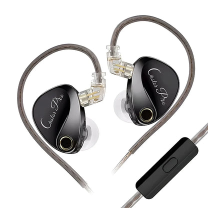 KZ Castor Pro negros con cable y control integrado sobre fondo blanco