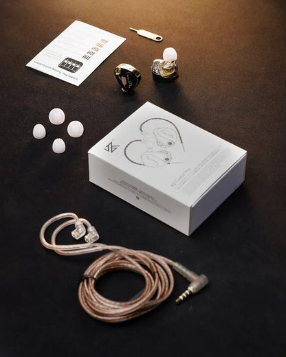 Contenido de la caja del KZ Castor Pro con cable, almohadillas y herramienta de ajuste
